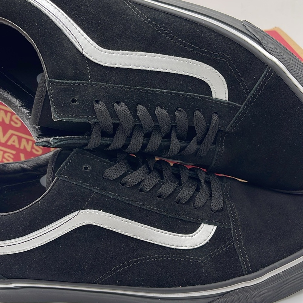 Vans Men’s Black and White Sneakers Old Skool
Metallic Black
VN000CT8BMA - Picture 14 of 16